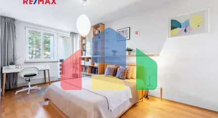 На продажу квартира 3-комн. студия 82 m²