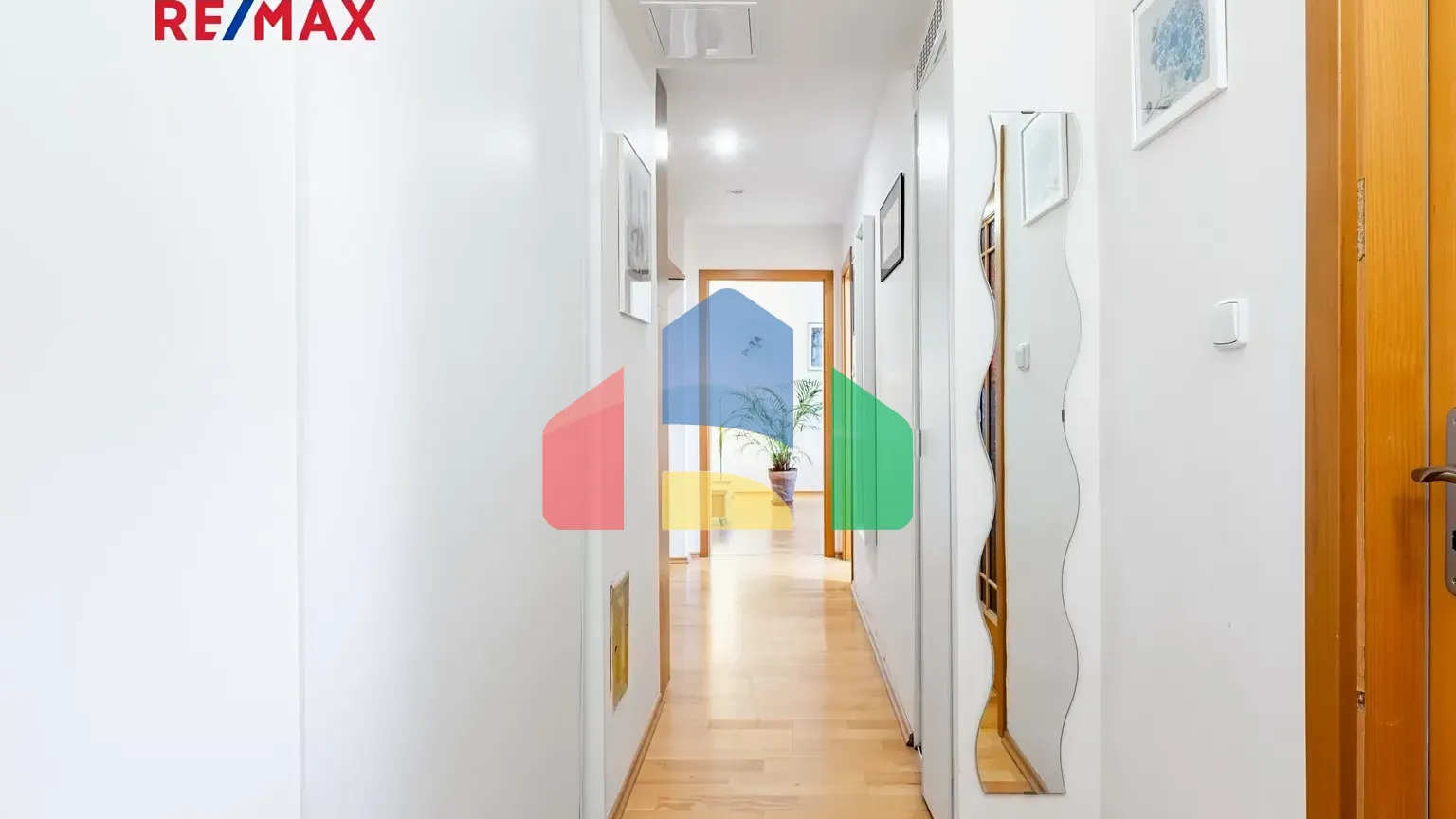 На продажу квартира 3-комн. студия 82 m²