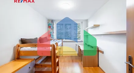 На продажу квартира 3-комн. студия 82 m²