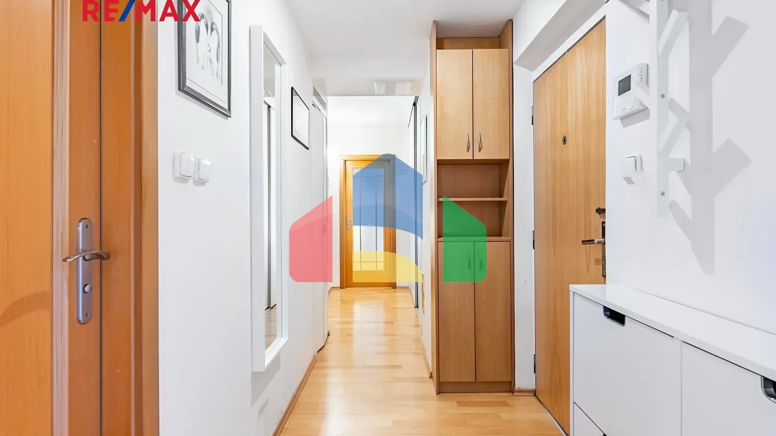 На продажу квартира 3-комн. студия 82 m²