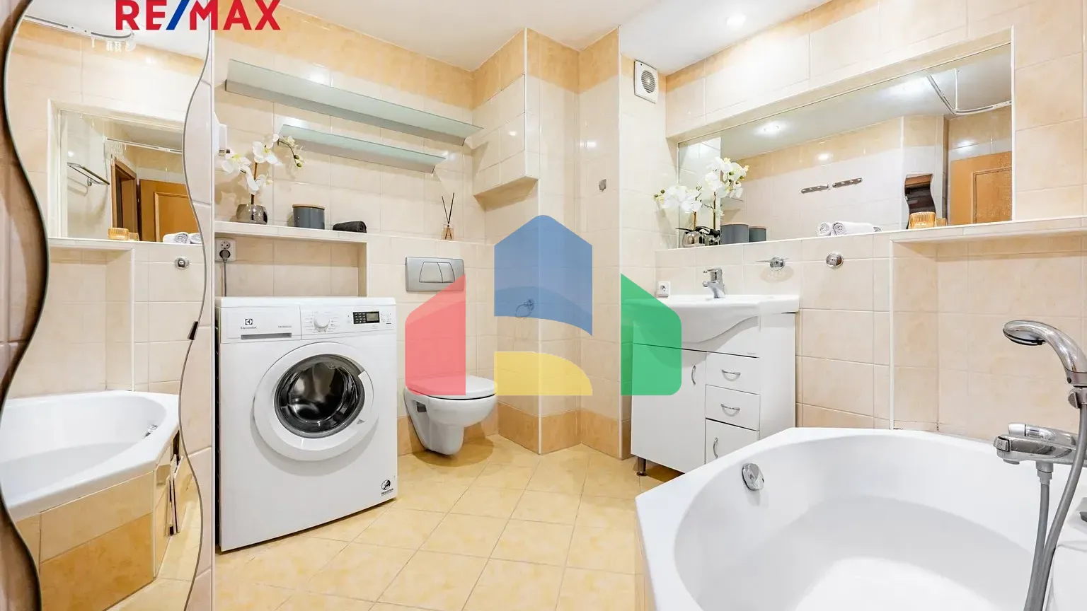 На продажу квартира 3-комн. студия 82 m²