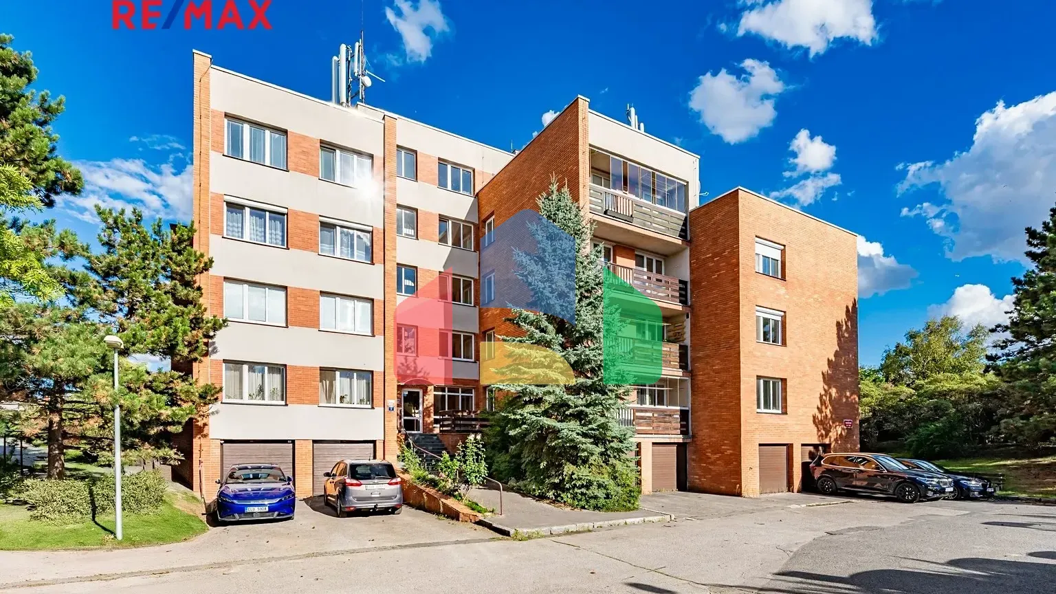 На продажу квартира 3-комн. студия 82 m²