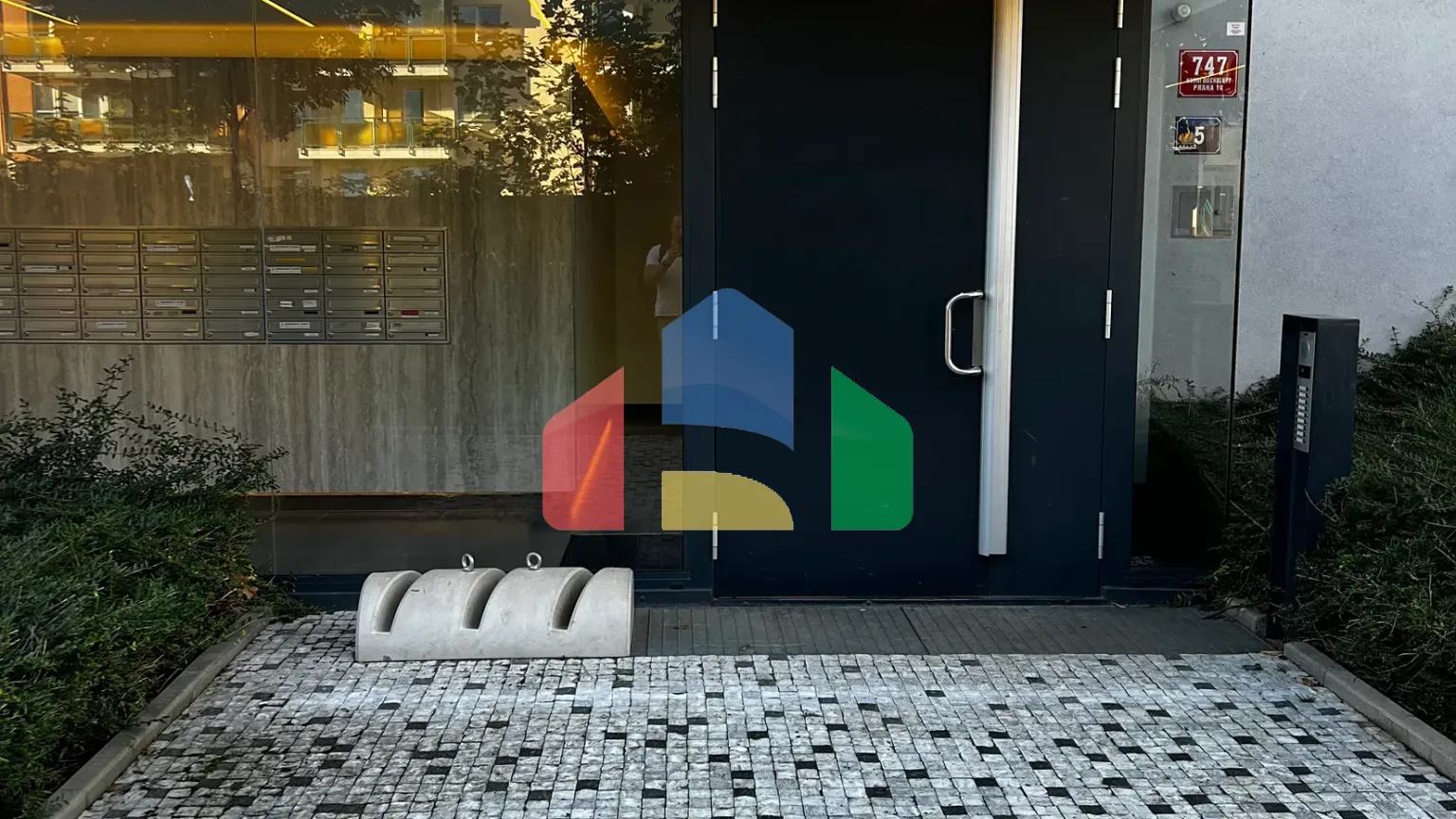 На продажу квартира 3-комн. студия 76 m²