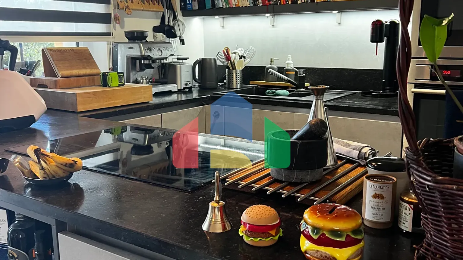 На продажу квартира 3-комн. студия 76 m²