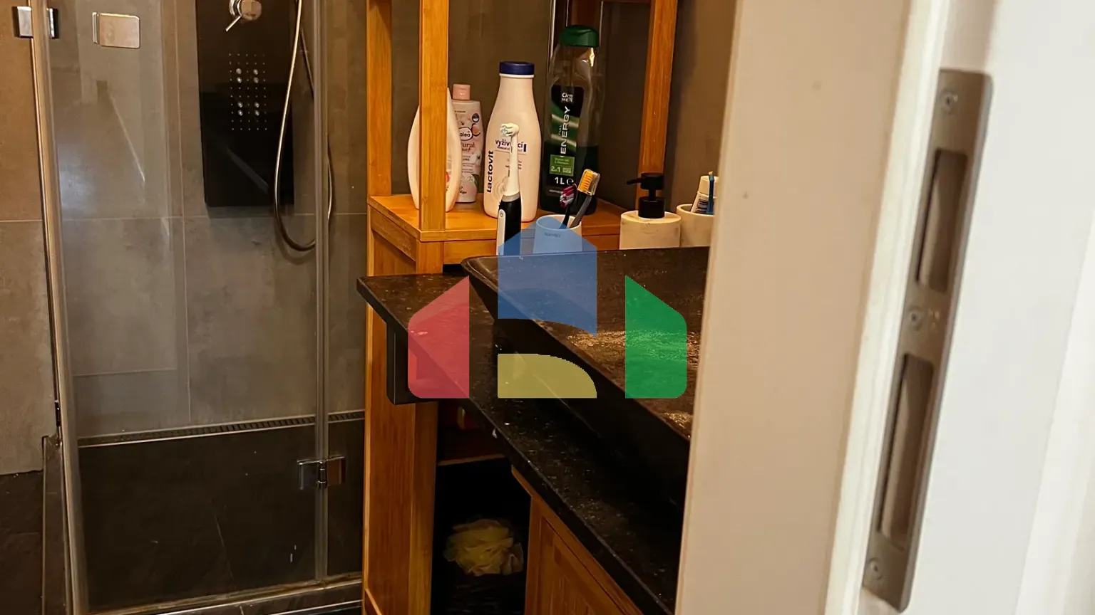 На продажу квартира 3-комн. студия 76 m²