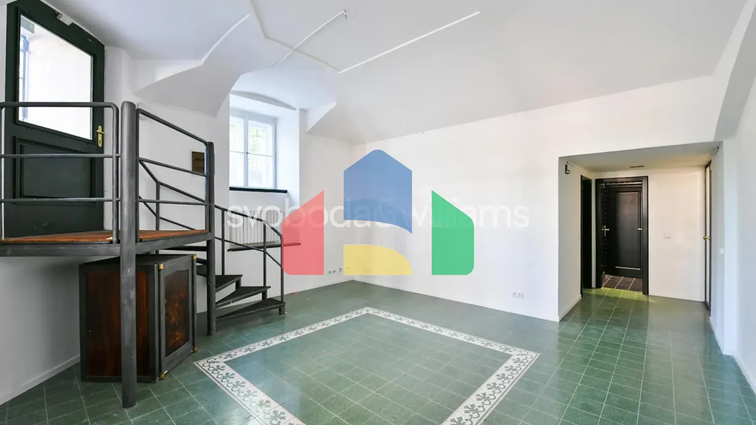 На продажу торговые помещения 132 m²