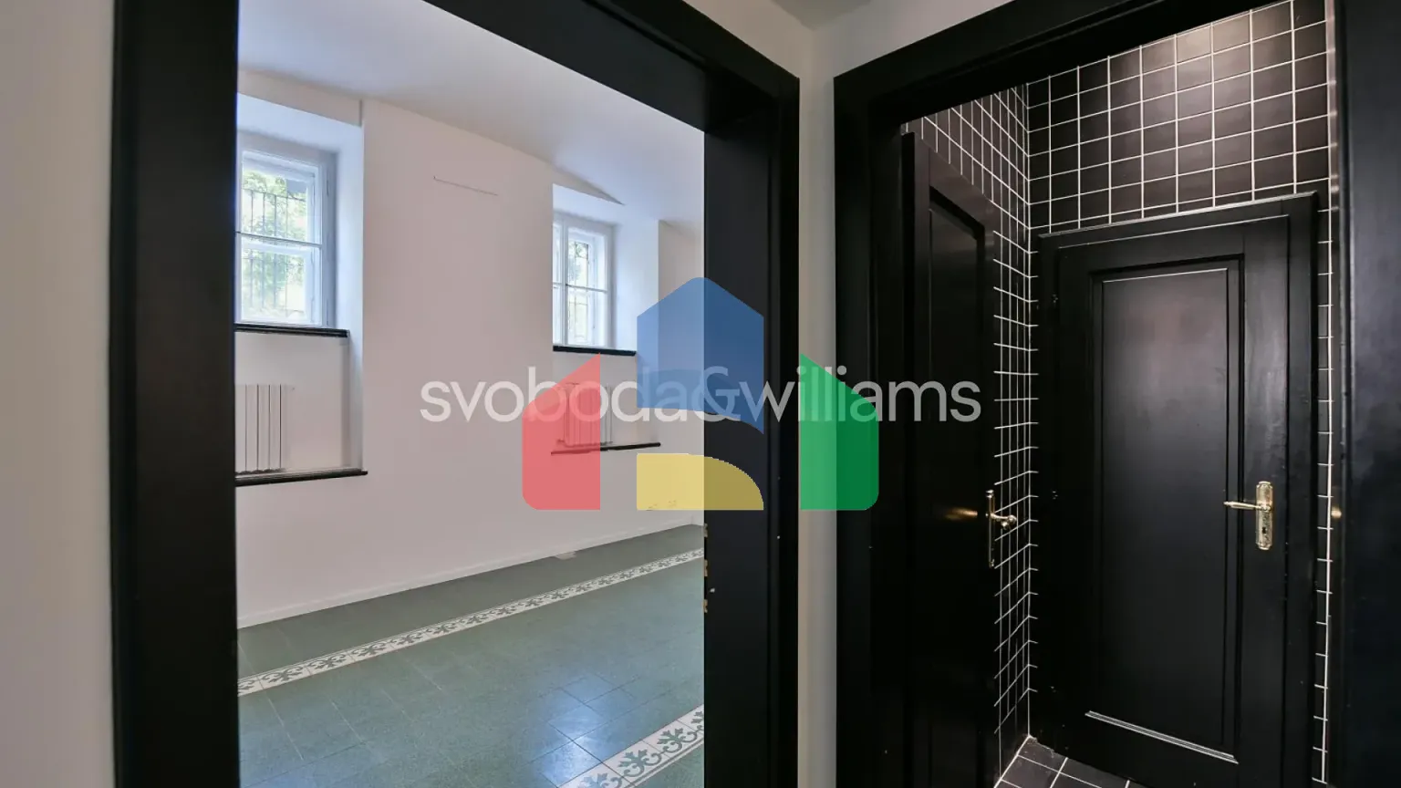 На продажу торговые помещения 132 m²