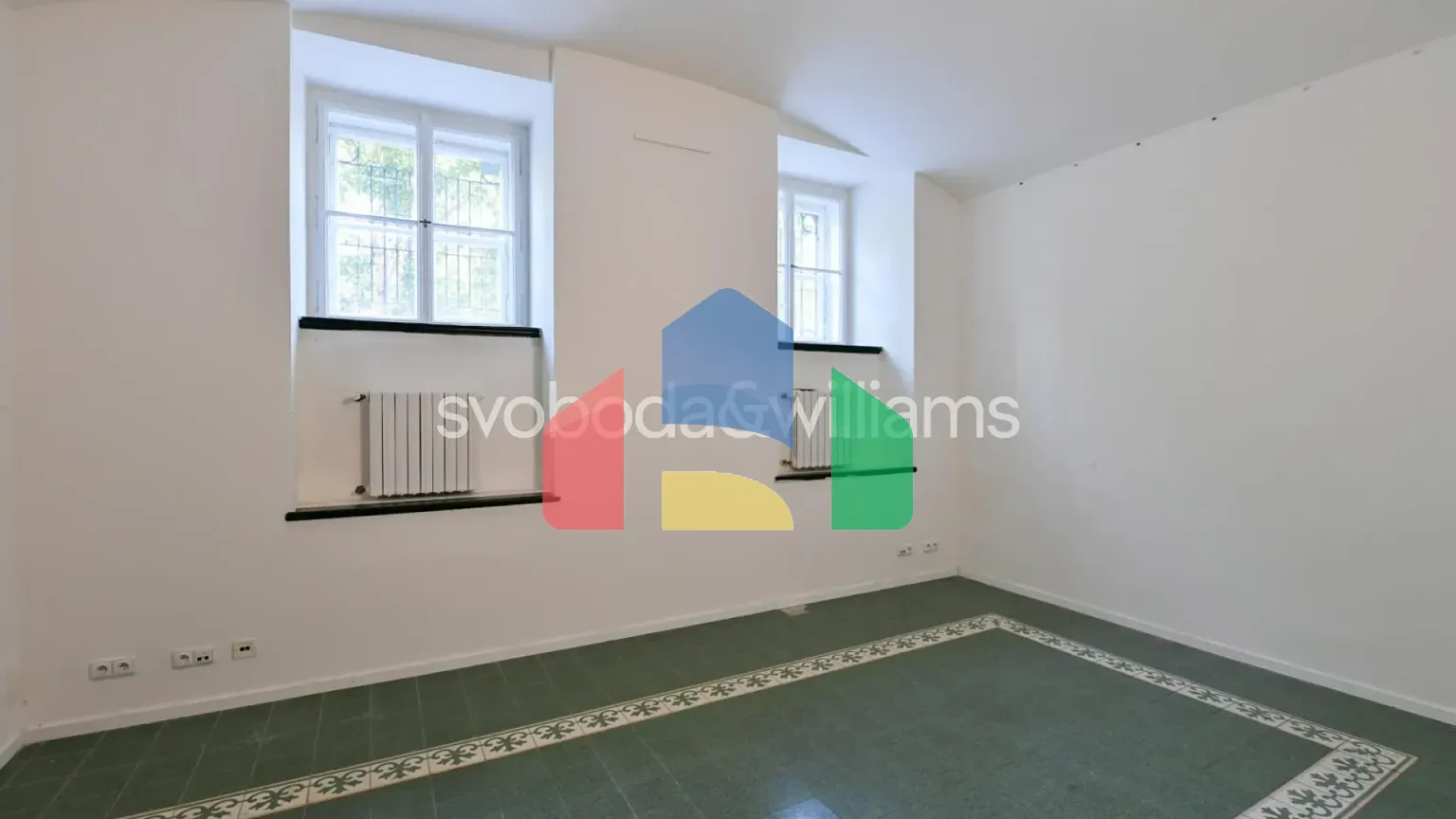 На продажу торговые помещения 132 m²