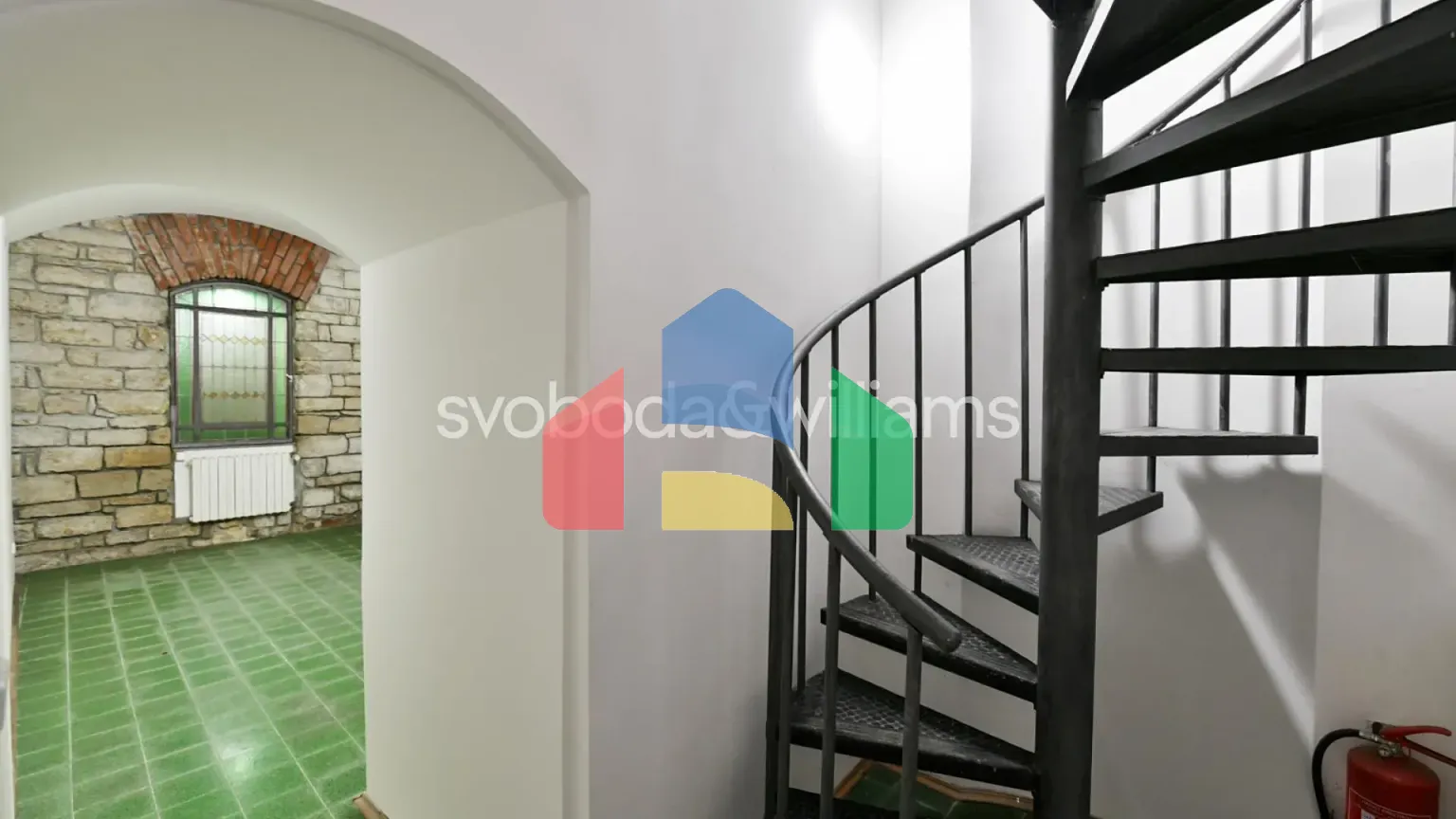 На продажу торговые помещения 132 m²