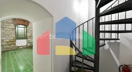 На продажу торговые помещения 132 m²