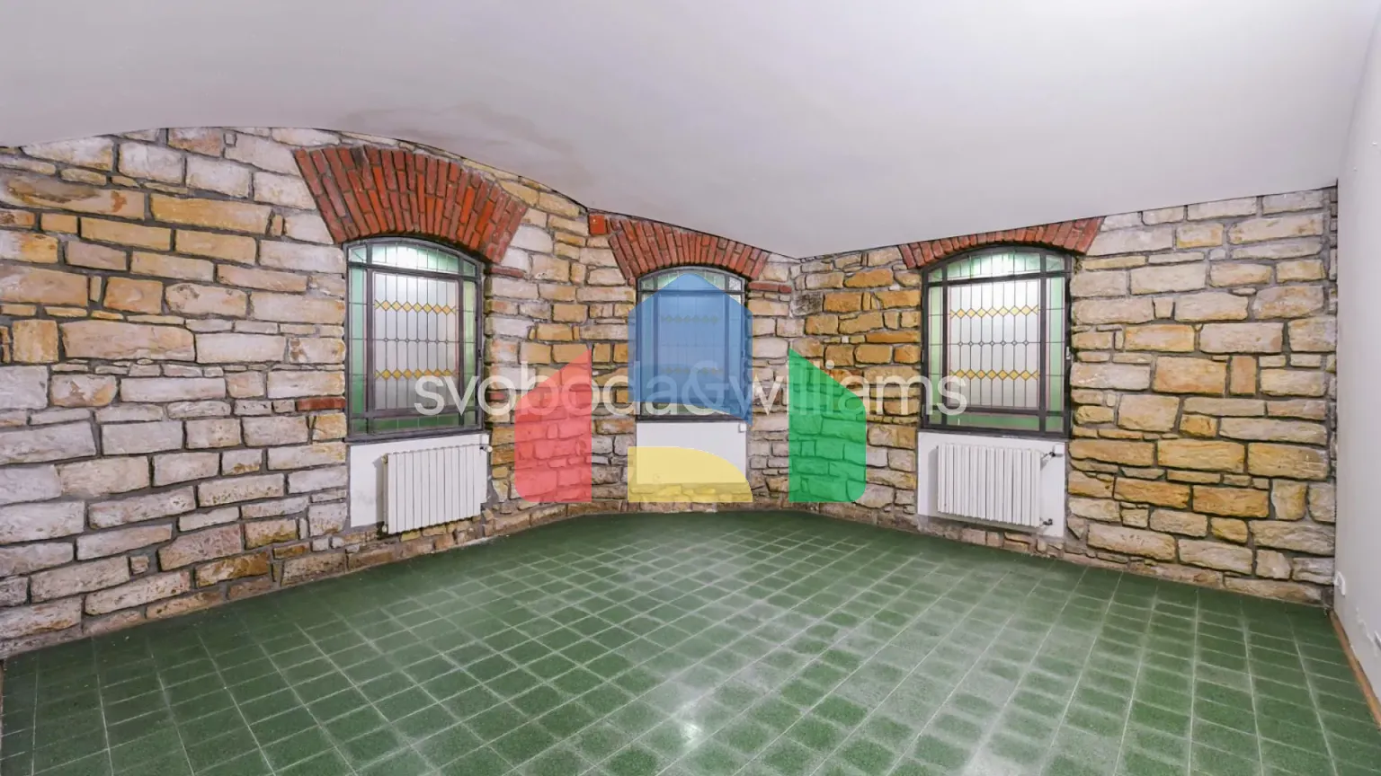 На продажу торговые помещения 132 m²