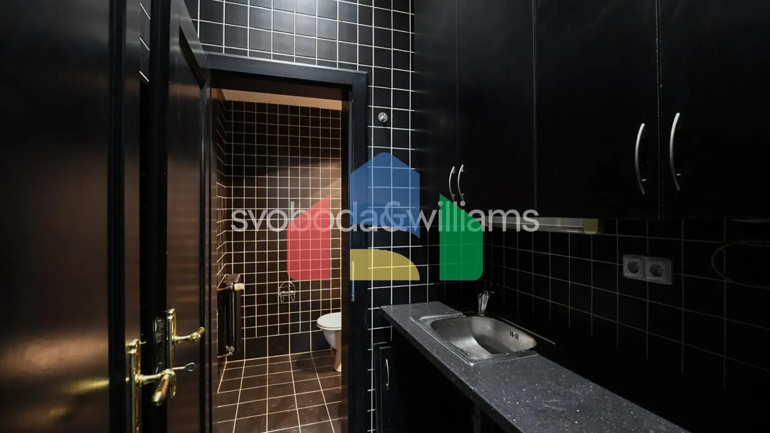 На продажу торговые помещения 132 m²