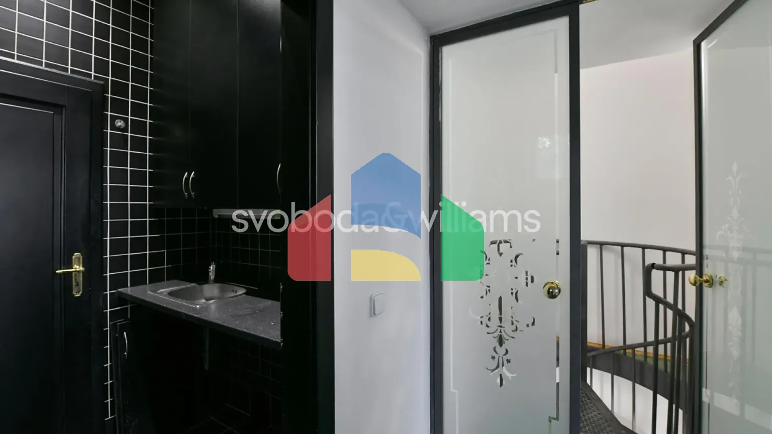 На продажу торговые помещения 132 m²