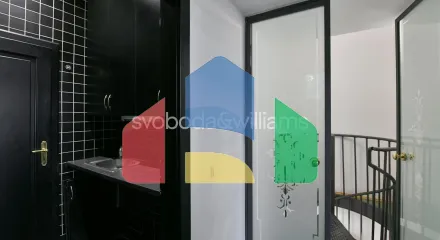 На продажу торговые помещения 132 m²