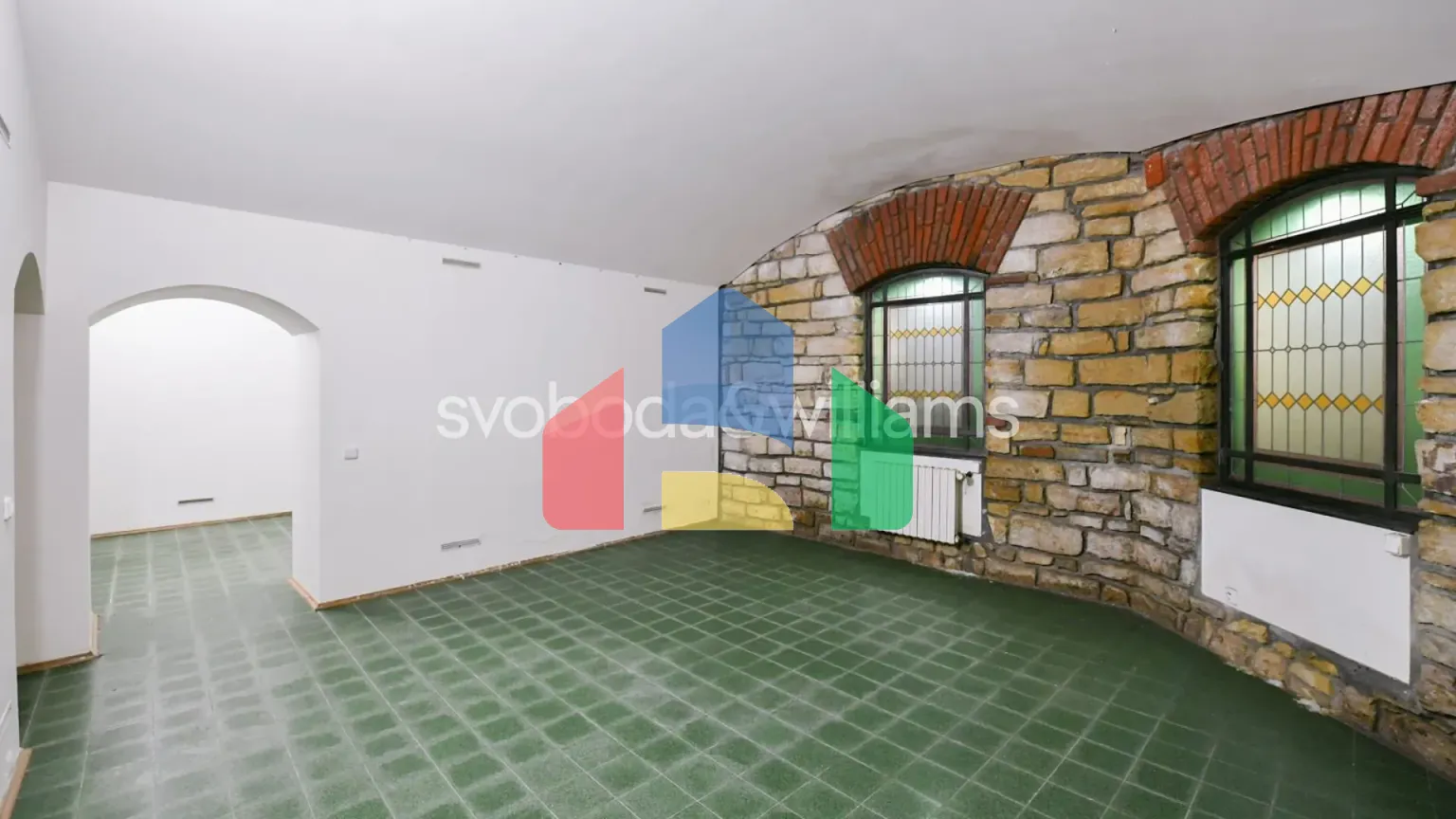 На продажу торговые помещения 132 m²