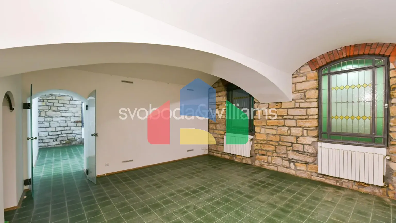 На продажу торговые помещения 132 m²