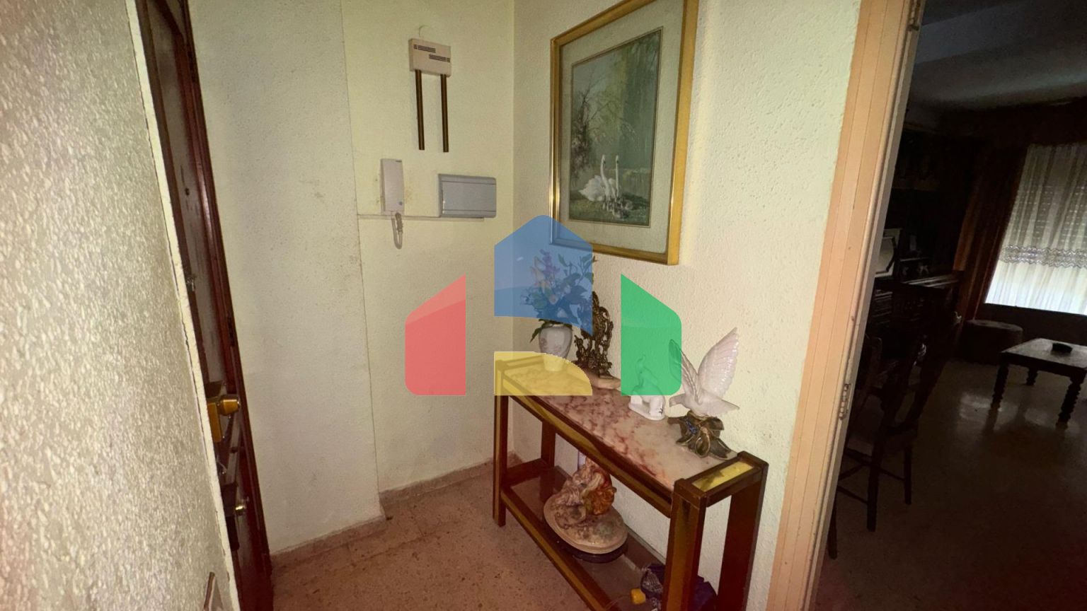 Продаётся квартира на первом этаже — отличный потенциал для ремонта