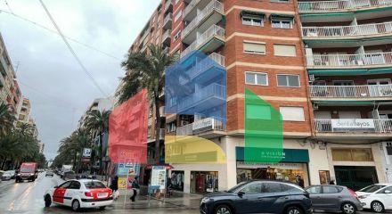 Comfort in the Heart of Gandia: Spacious Apartment with 4 Bedrooms and Proximity to the Railway Stat