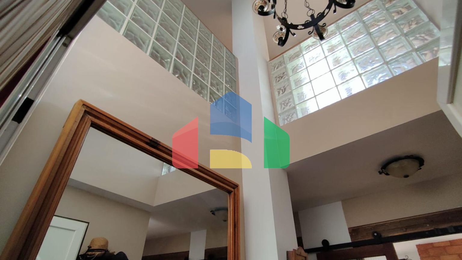 ОТДЕЛЬНАЯ ВИЛЛА, ПРОСТОРНАЯ И УЕДИНЕННАЯ, В ОКРУЖЕНИИ ПРИРОДЫ В ЛА НУСИИ