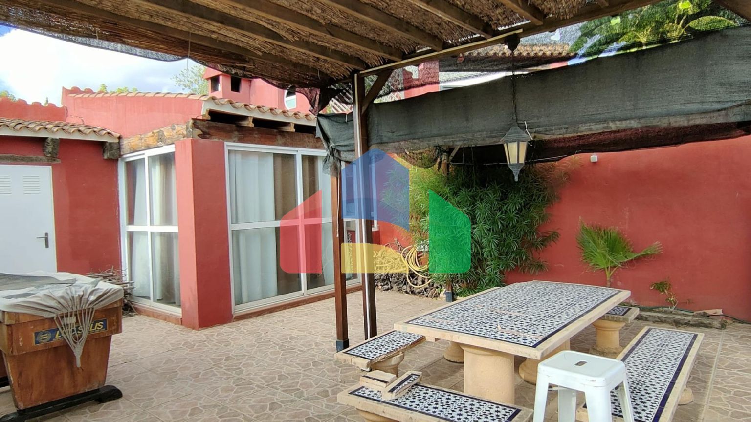 ОТДЕЛЬНАЯ ВИЛЛА, ПРОСТОРНАЯ И УЕДИНЕННАЯ, В ОКРУЖЕНИИ ПРИРОДЫ В ЛА НУСИИ