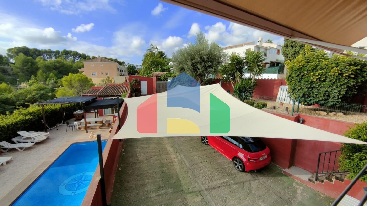 ОТДЕЛЬНАЯ ВИЛЛА, ПРОСТОРНАЯ И УЕДИНЕННАЯ, В ОКРУЖЕНИИ ПРИРОДЫ В ЛА НУСИИ