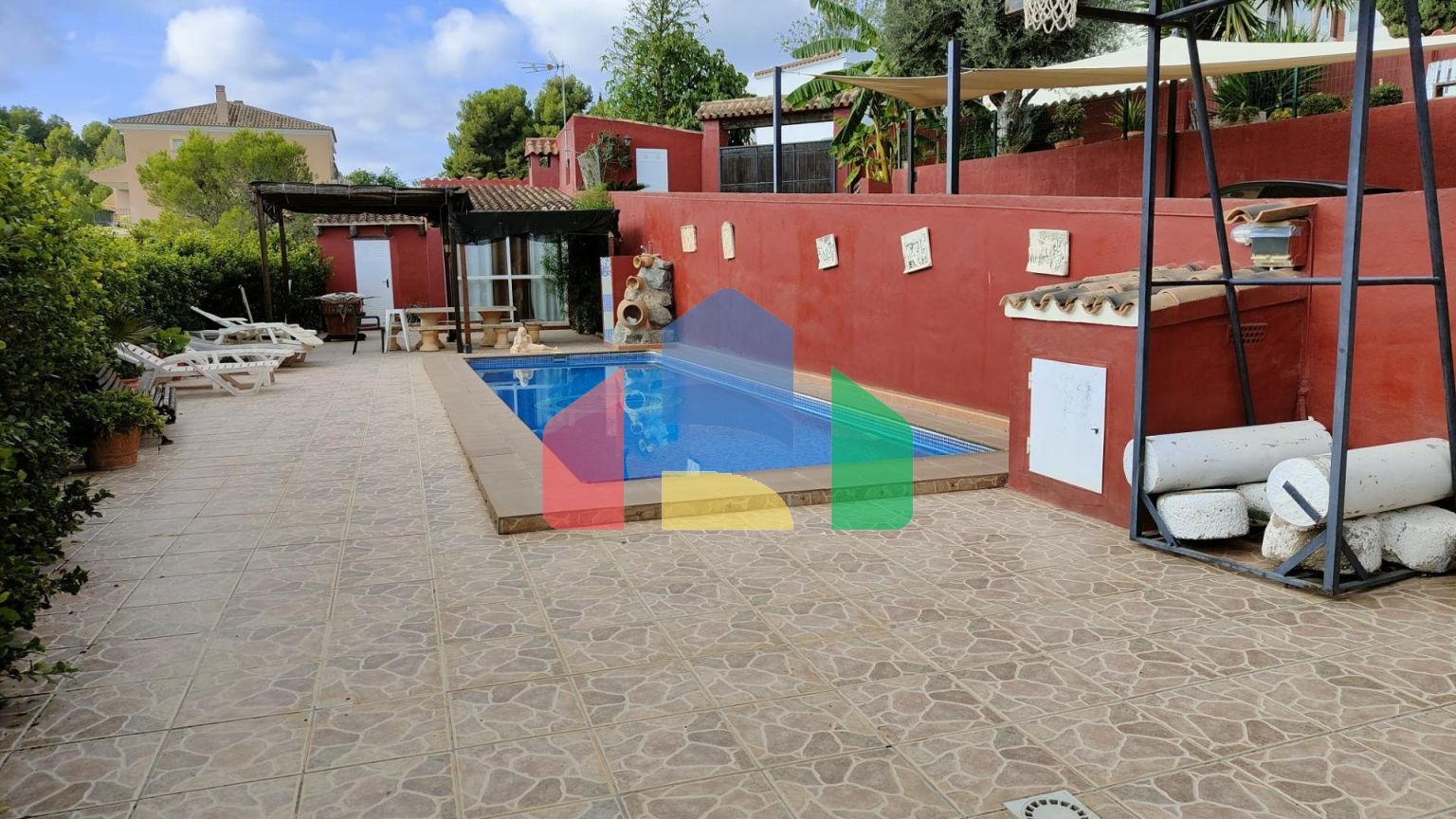 ОТДЕЛЬНАЯ ВИЛЛА, ПРОСТОРНАЯ И УЕДИНЕННАЯ, В ОКРУЖЕНИИ ПРИРОДЫ В ЛА НУСИИ