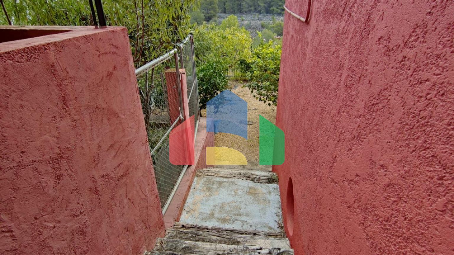 ОТДЕЛЬНАЯ ВИЛЛА, ПРОСТОРНАЯ И УЕДИНЕННАЯ, В ОКРУЖЕНИИ ПРИРОДЫ В ЛА НУСИИ