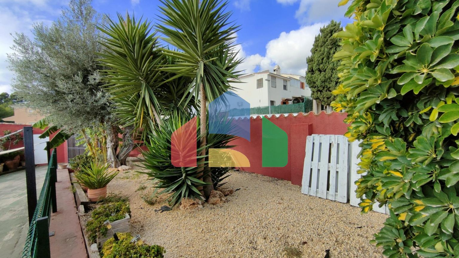 ОТДЕЛЬНАЯ ВИЛЛА, ПРОСТОРНАЯ И УЕДИНЕННАЯ, В ОКРУЖЕНИИ ПРИРОДЫ В ЛА НУСИИ