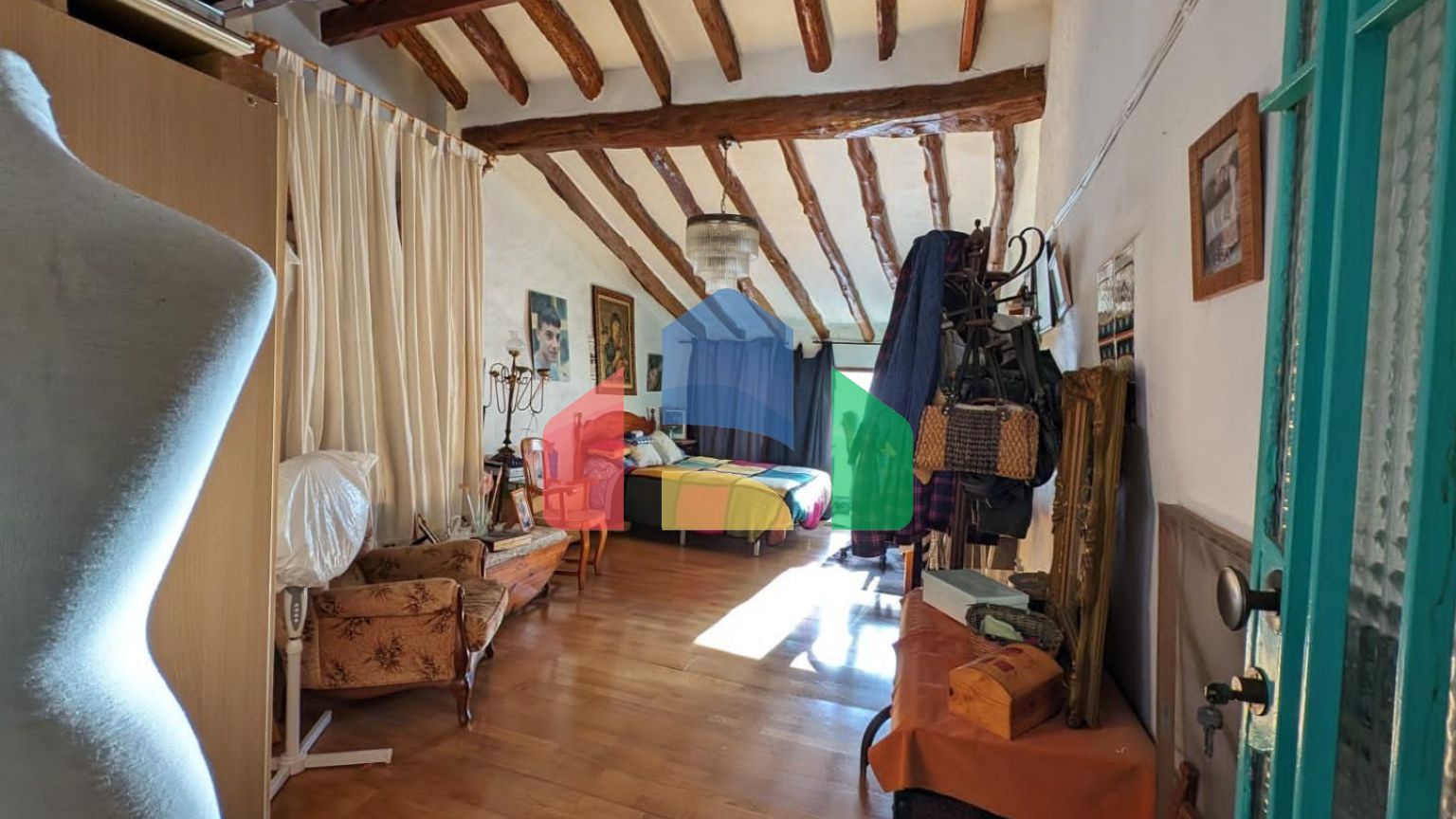 ДВУХКВАРТИРНЫЙ ДОМ В ОЧАРОВАТЕЛЬНОЙ ДЕРЕВНЕ ЛА НУСИЯ