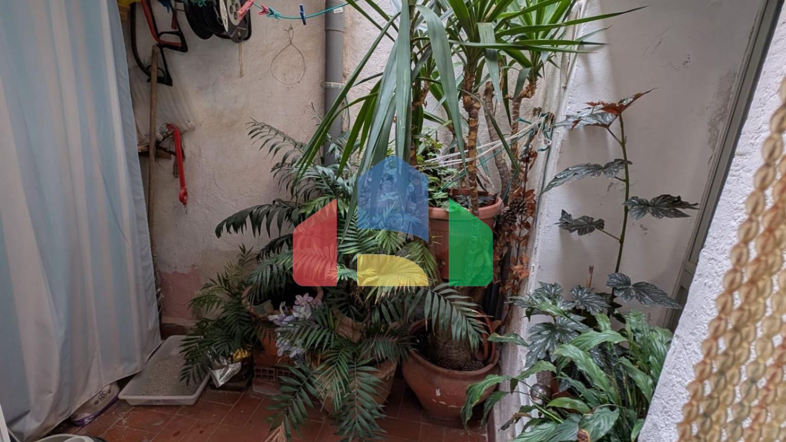 ДВУХКВАРТИРНЫЙ ДОМ В ОЧАРОВАТЕЛЬНОЙ ДЕРЕВНЕ ЛА НУСИЯ