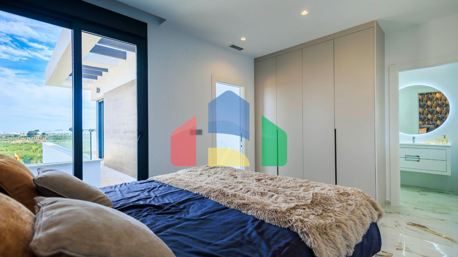 НОВЫЕ ВИЛЛЫ В ПИЛАР-ДЕ-ЛА-ОРАДАДА НА ПОЛЕ ДЛЯ ГОЛЬФА