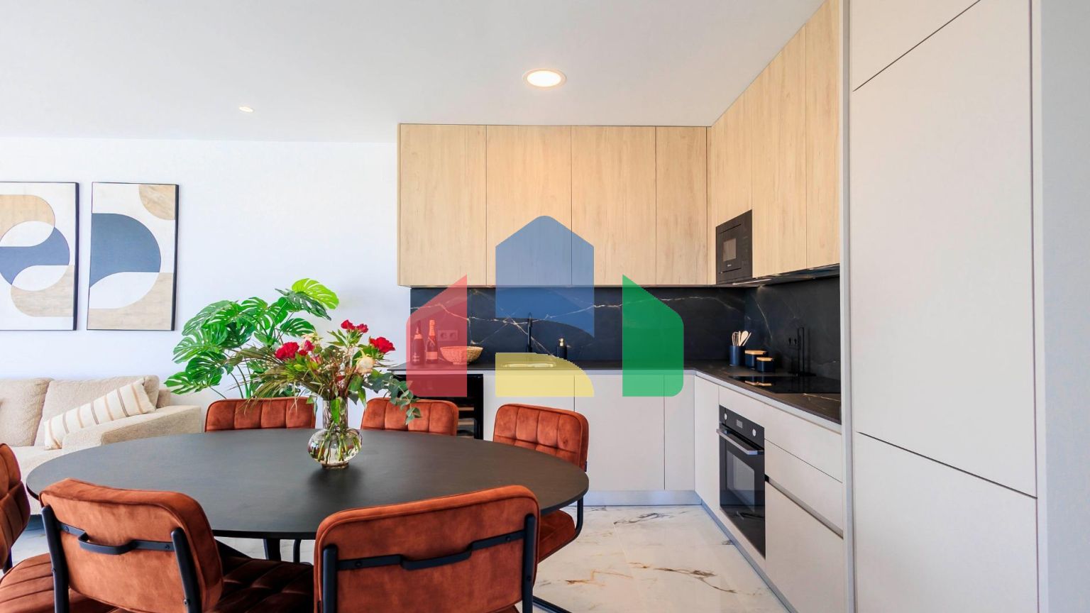 НОВЫЕ ВИЛЛЫ В ПИЛАР-ДЕ-ЛА-ОРАДАДА НА ПОЛЕ ДЛЯ ГОЛЬФА