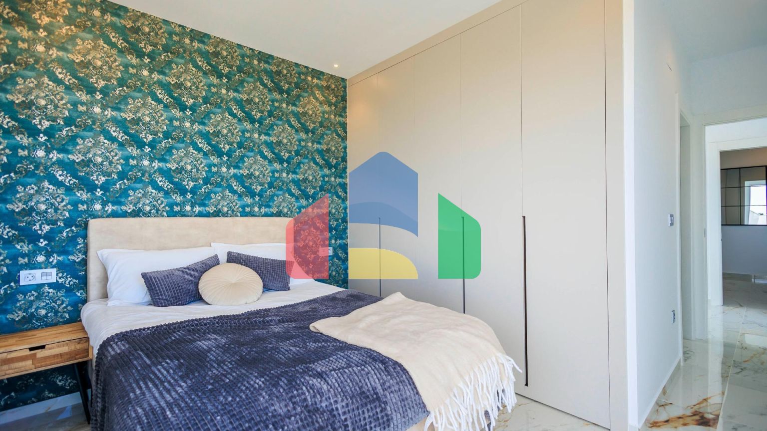 НОВЫЕ ВИЛЛЫ В ПИЛАР-ДЕ-ЛА-ОРАДАДА НА ПОЛЕ ДЛЯ ГОЛЬФА