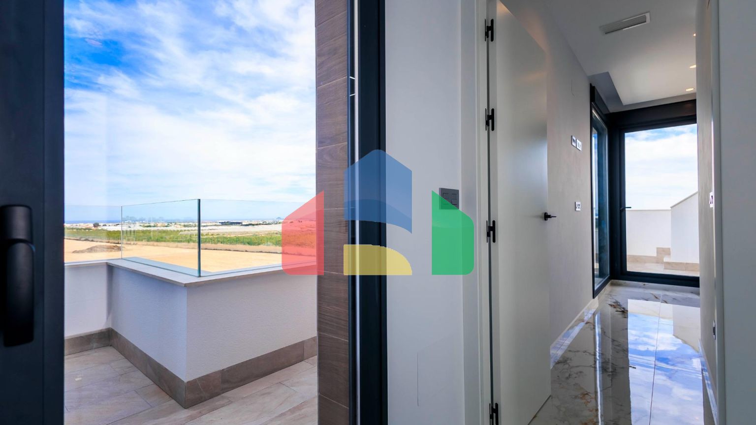 НОВЫЕ ВИЛЛЫ В ПИЛАР-ДЕ-ЛА-ОРАДАДА НА ПОЛЕ ДЛЯ ГОЛЬФА