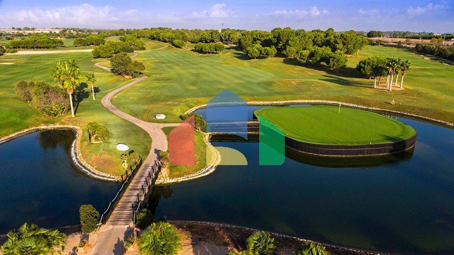 НОВЫЕ ВИЛЛЫ В ПИЛАР-ДЕ-ЛА-ОРАДАДА НА ПОЛЕ ДЛЯ ГОЛЬФА