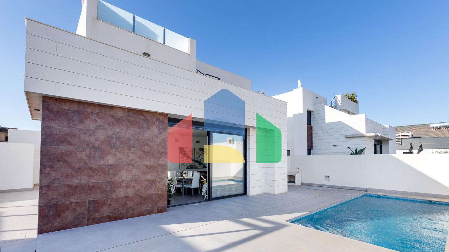 СРЕДИЗЕМНОМОРСКАЯ ВИЛЛА В ГОРОДСКОЙ ЗОНЕ НЕДАЛЕКО ОТ МОРЯ