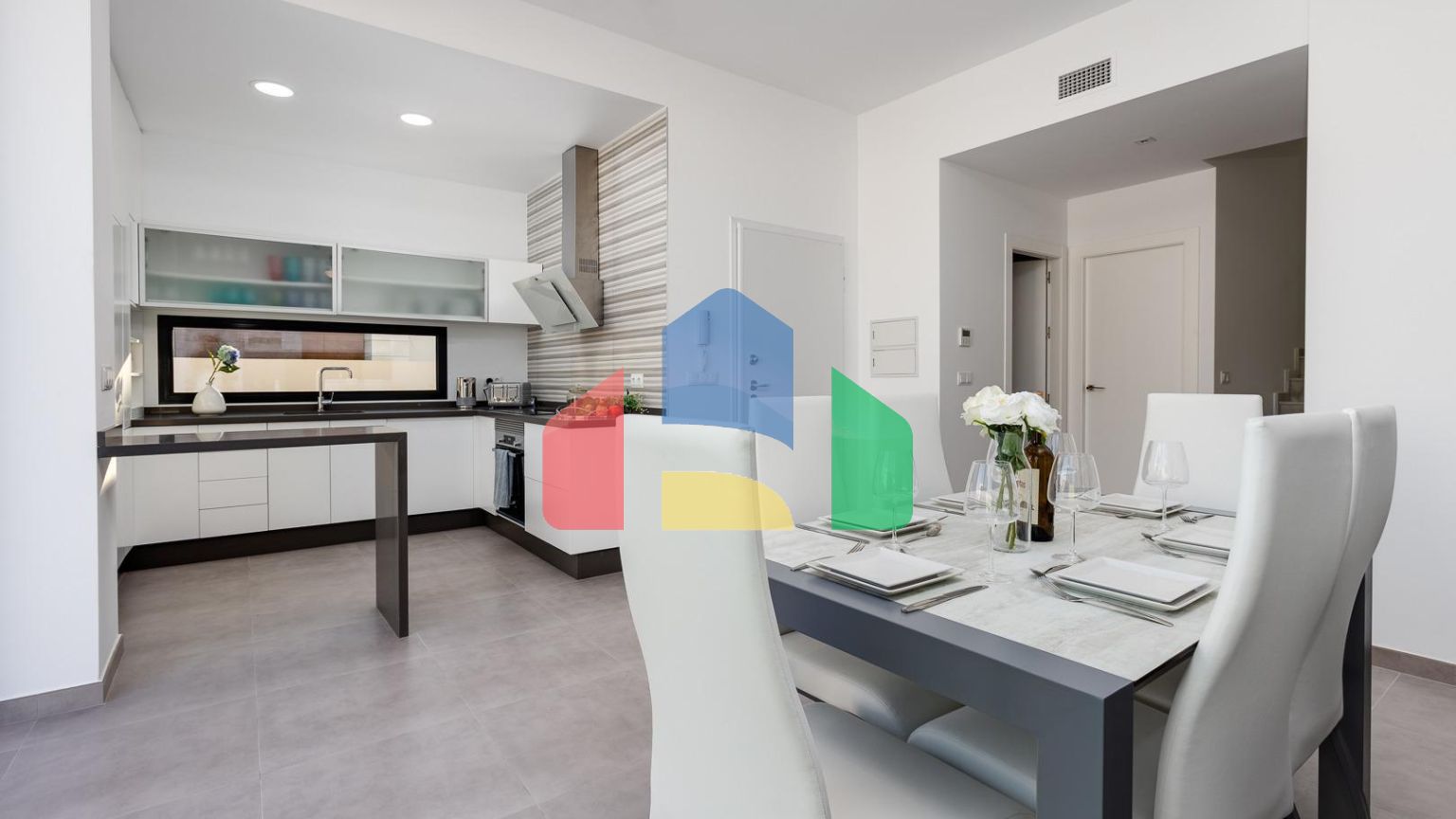 СРЕДИЗЕМНОМОРСКАЯ ВИЛЛА В ГОРОДСКОЙ ЗОНЕ НЕДАЛЕКО ОТ МОРЯ