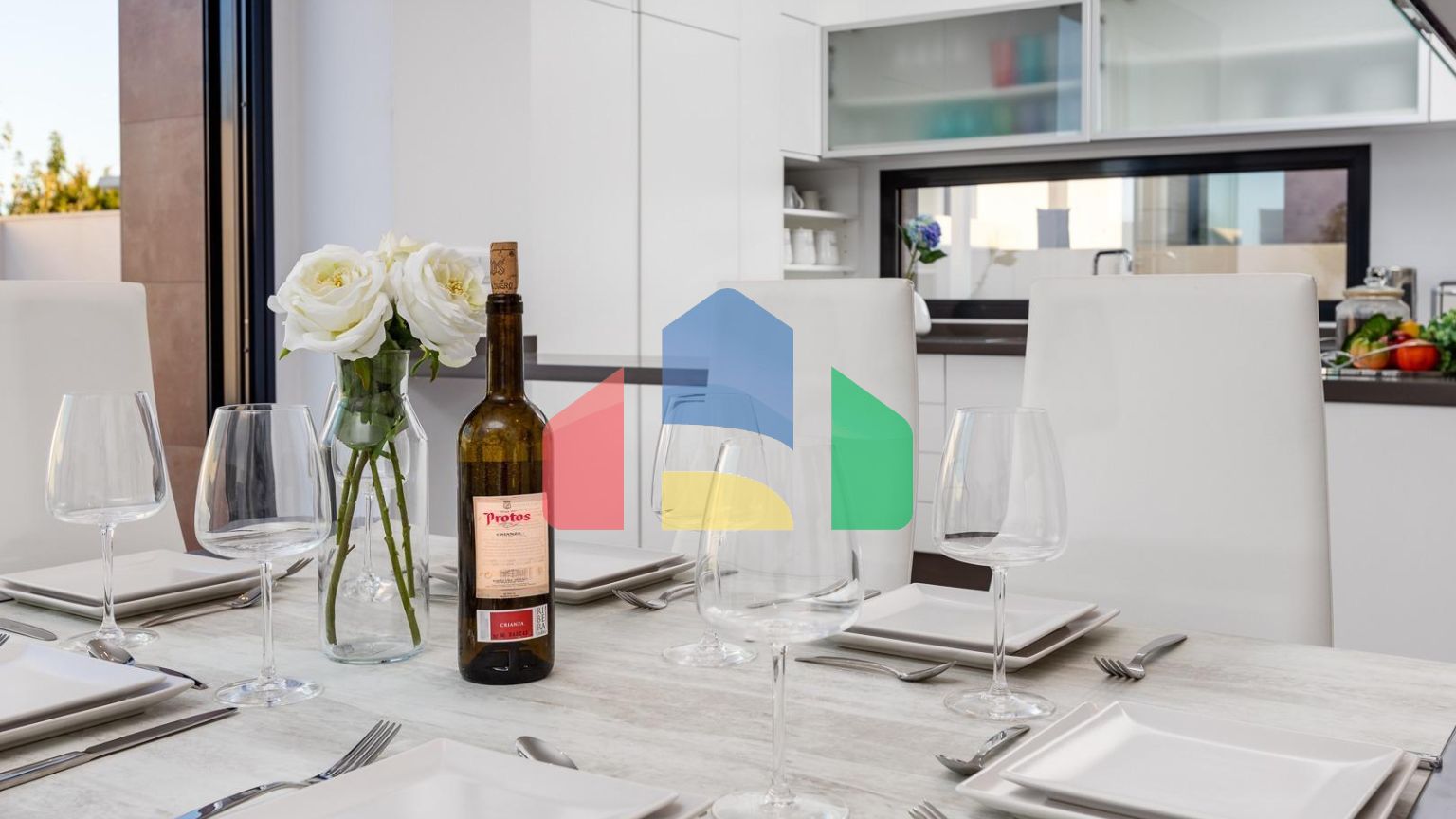 СРЕДИЗЕМНОМОРСКАЯ ВИЛЛА В ГОРОДСКОЙ ЗОНЕ НЕДАЛЕКО ОТ МОРЯ