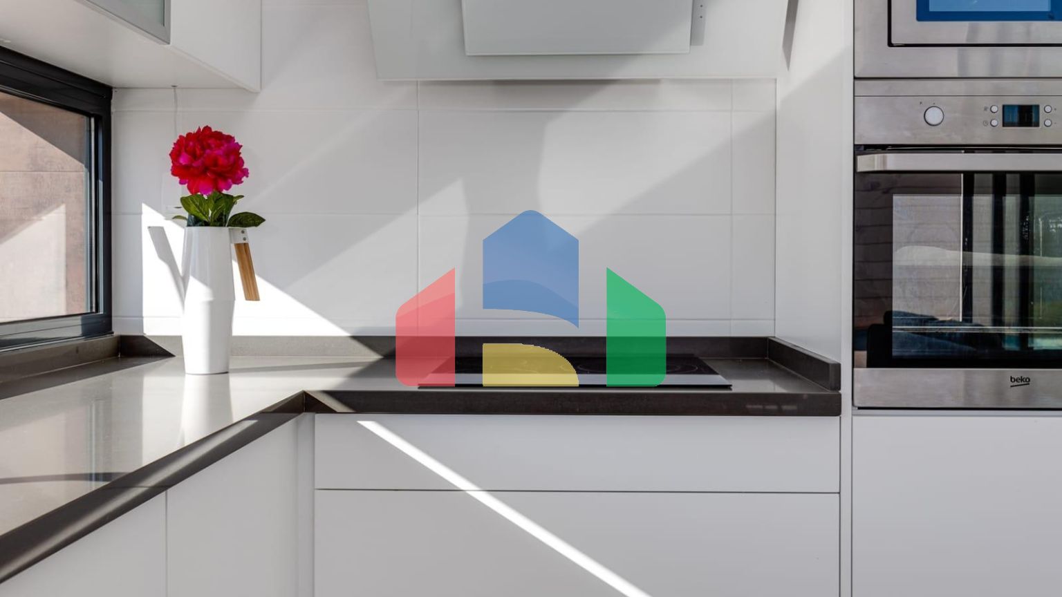 СРЕДИЗЕМНОМОРСКАЯ ВИЛЛА В ГОРОДСКОЙ ЗОНЕ НЕДАЛЕКО ОТ МОРЯ