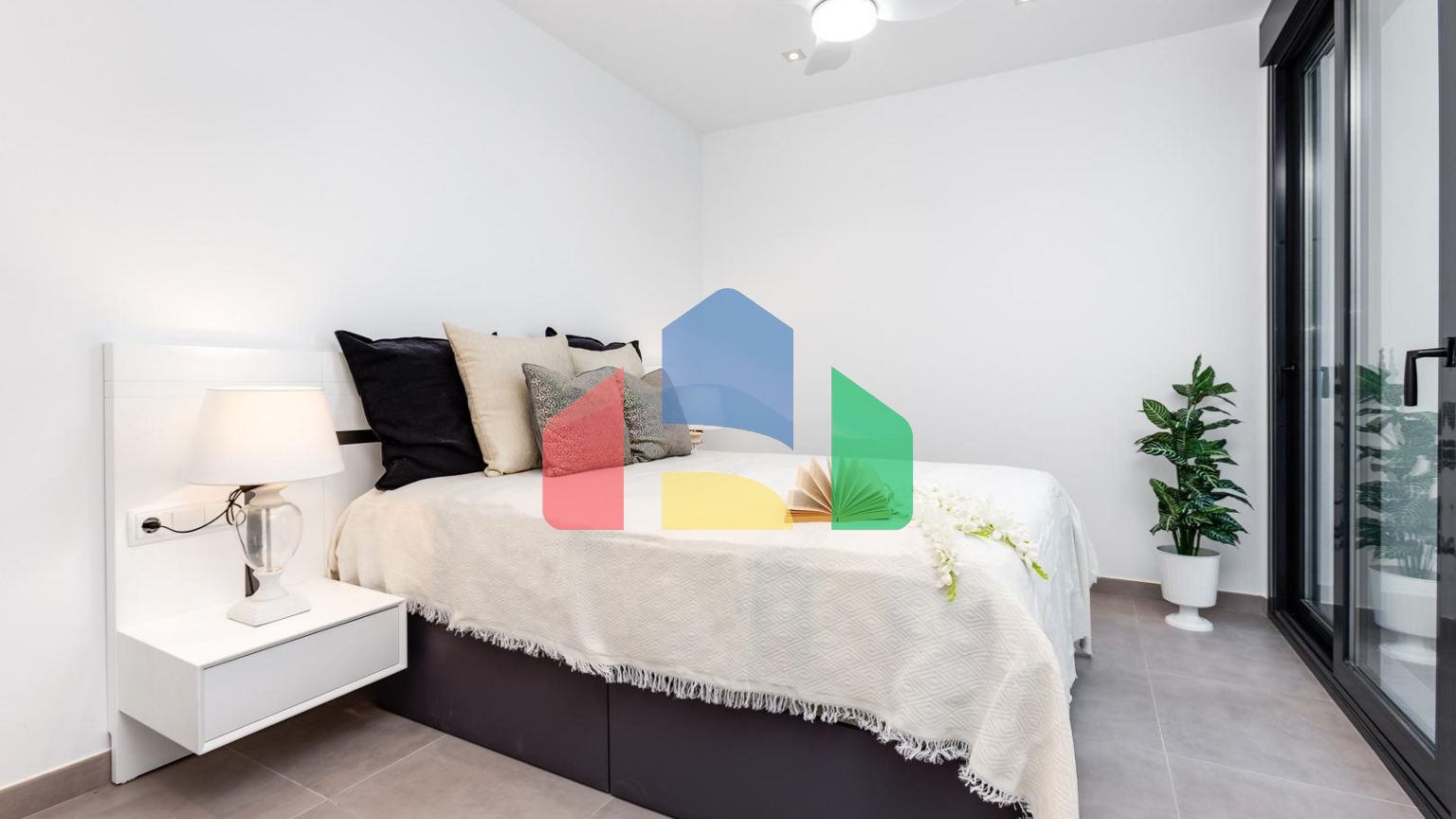 СРЕДИЗЕМНОМОРСКАЯ ВИЛЛА В ГОРОДСКОЙ ЗОНЕ НЕДАЛЕКО ОТ МОРЯ