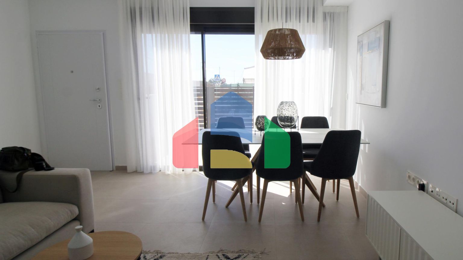 Современные таунхаусы и двухквартирные дома в Пилар-де-ла-Орадада