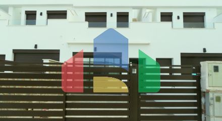 Современные таунхаусы и двухквартирные дома в Пилар-де-ла-Орадада