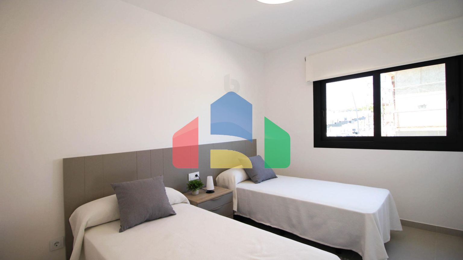 НОВЫЙ ЖИЛОЙ КОМПЛЕКС В ПИЛАР-ДЕ-ЛА-ОРАДАДА НА ПОЛЕ ДЛЯ ГОЛЬФА