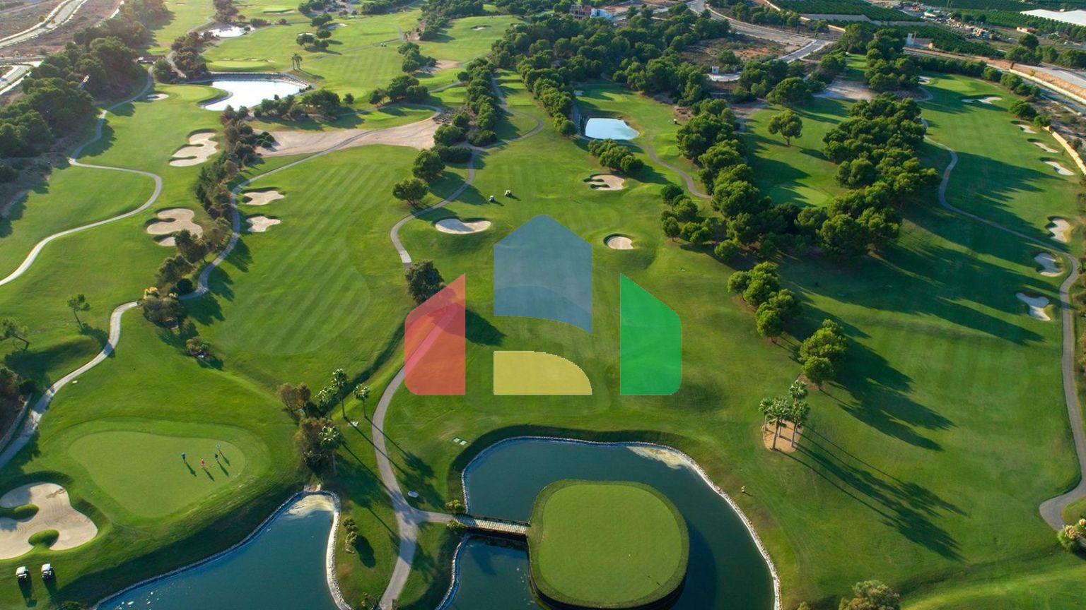 НОВЫЙ ЖИЛОЙ КОМПЛЕКС В ПИЛАР-ДЕ-ЛА-ОРАДАДА НА ПОЛЕ ДЛЯ ГОЛЬФА