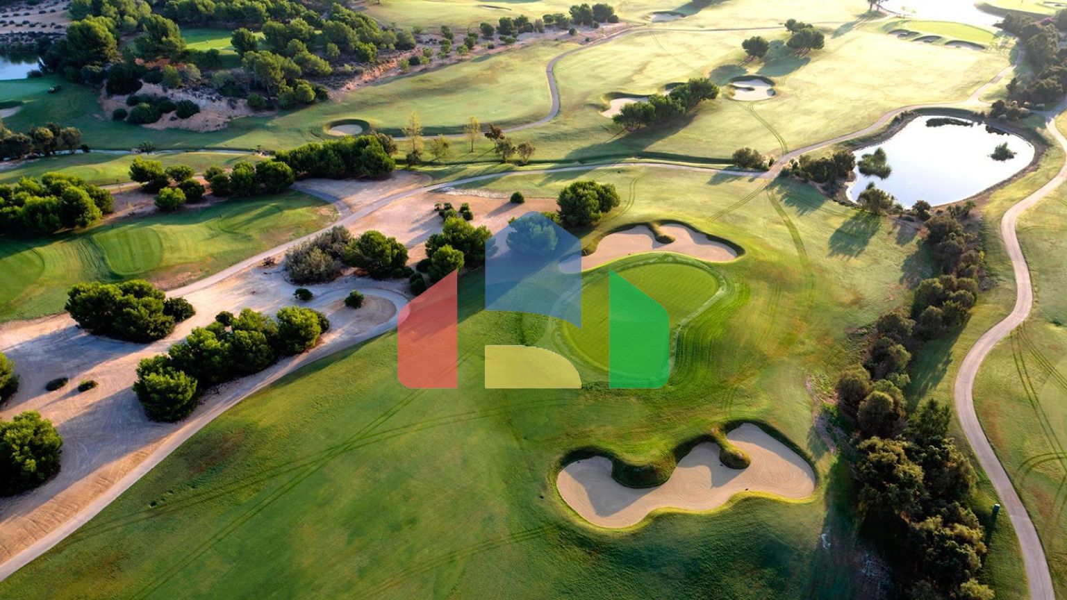 НОВЫЙ ЖИЛОЙ КОМПЛЕКС В ПИЛАР-ДЕ-ЛА-ОРАДАДА НА ПОЛЕ ДЛЯ ГОЛЬФА