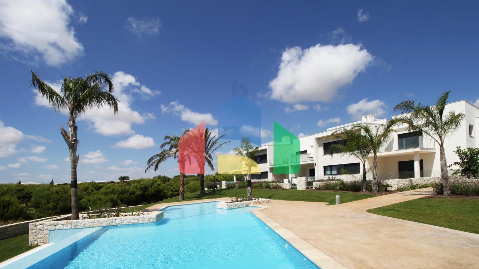 НОВЫЙ ЖИЛОЙ КОМПЛЕКС В ПИЛАР-ДЕ-ЛА-ОРАДАДА НА ПОЛЕ ДЛЯ ГОЛЬФА