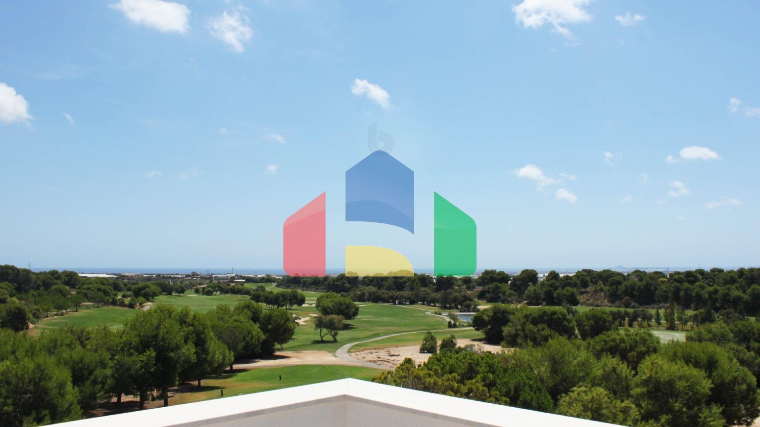 НОВЫЙ ЖИЛОЙ КОМПЛЕКС В ПИЛАР-ДЕ-ЛА-ОРАДАДА НА ПОЛЕ ДЛЯ ГОЛЬФА