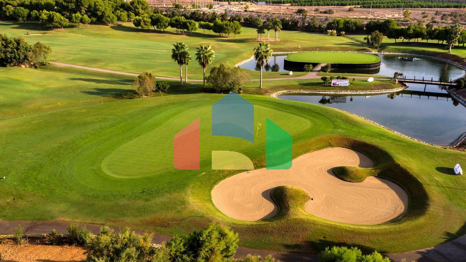 НОВЫЙ ЖИЛОЙ КОМПЛЕКС В ПИЛАР-ДЕ-ЛА-ОРАДАДА НА ПОЛЕ ДЛЯ ГОЛЬФА