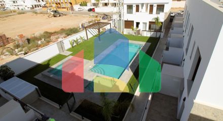 Современные таунхаусы и двухквартирные дома в Пилар-де-ла-Орадада