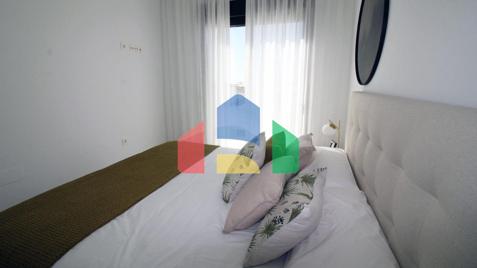 Современные таунхаусы и двухквартирные дома в Пилар-де-ла-Орадада